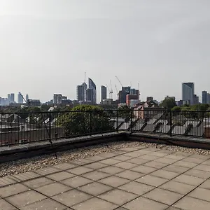 High-ceiling Flat With Rooftop & Skyline View London