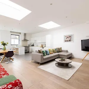 Wild Roses Serviced - Borough London