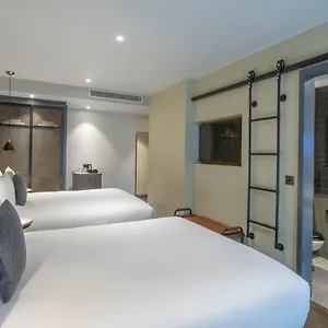Otel Clayton Of, Londra